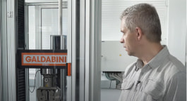 Tháng 7 năm 2020 Một cỗ máy cải tiến để kiểm tra độ bền của vật liệu và khớp nối được đưa vào sản xuất Tháng 7 năm 2020 Một cỗ máy cải tiến để kiểm tra độ bền của vật liệu và khớp nối được đưa vào sản xuất