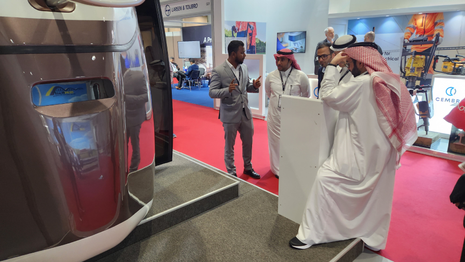 The uST transport was presented at the National Exhibition Center in Abu Dhabi as part of Mobility Live ME 2023. 
